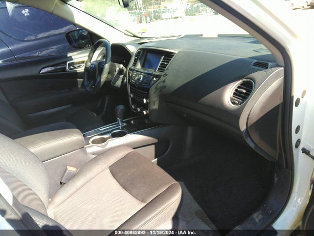 40882893 :رقم المزاد ، 5N1DR2MN8HC674704 vin ، 2017 Nissan Pathfinder Sv مزاد بيع