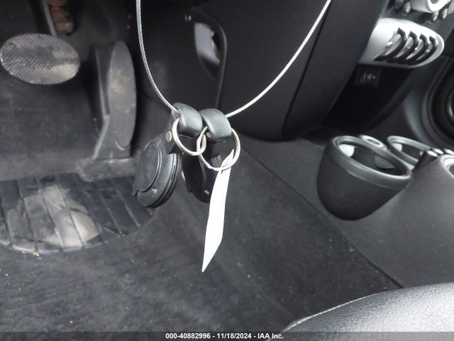 2010 MINI COOPER WMWMF3C57ATZ61488 Photo 10