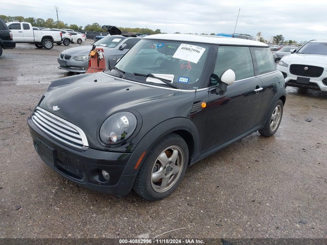 2010 MINI COOPER WMWMF3C57ATZ61488 Photo 1