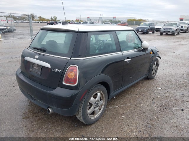 2010 MINI COOPER WMWMF3C57ATZ61488 Photo 3