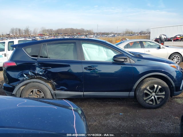 Toyota RAV4 LE 2018 2T3ZFREV2JW424193 Image 13