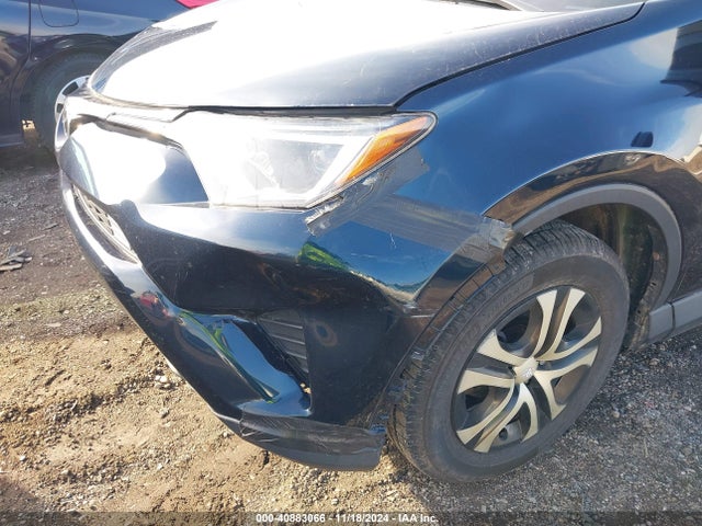 Toyota RAV4 LE 2018 2T3ZFREV2JW424193 Image 17