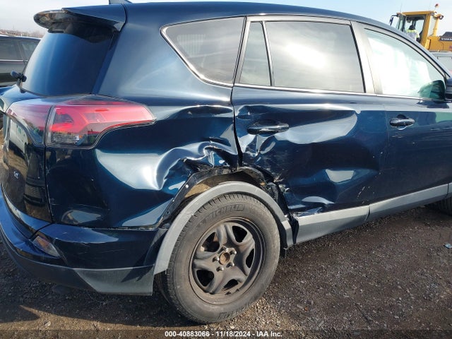 Toyota RAV4 LE 2018 2T3ZFREV2JW424193 Image 6