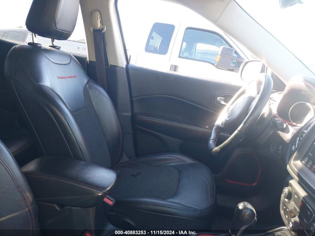 3C4NJDDB0KT780657 Jeep Compass Trailhawk 4x4