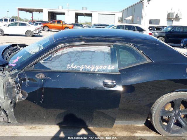 2C3CDZAT2FH783958 Dodge Challenger R/t