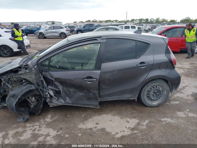 Toyota Prius C One 2015 JTDKDTB34F1582905 Image 14
