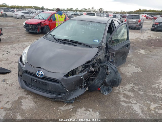 JTDKDTB34F1582905 Toyota Prius C One