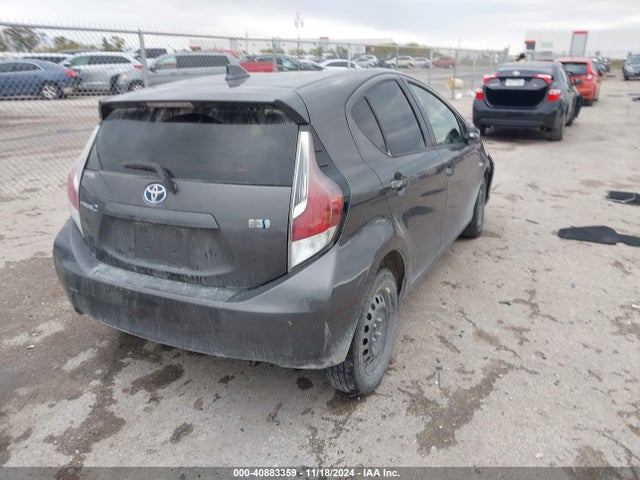 JTDKDTB34F1582905 Toyota Prius C One