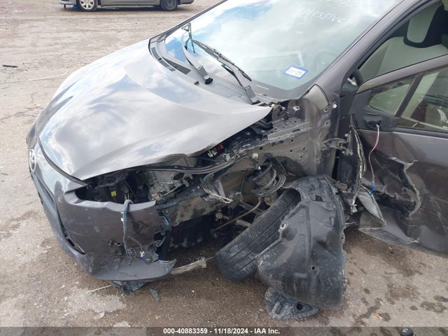 JTDKDTB34F1582905 Toyota Prius C One