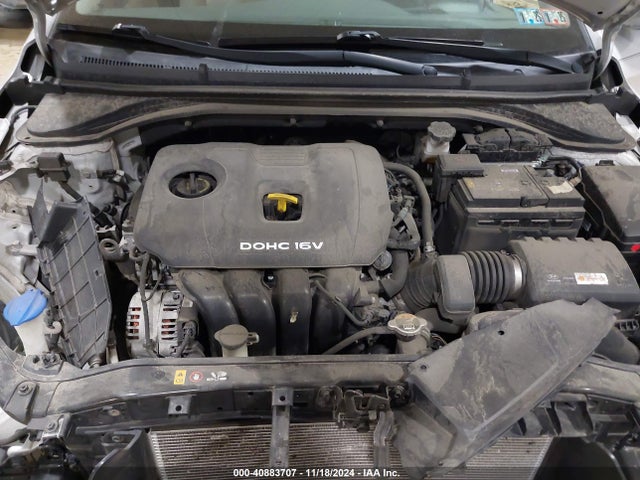 Hyundai ELANTRA SE 2018 5NPD74LF8JH260090 Image 10