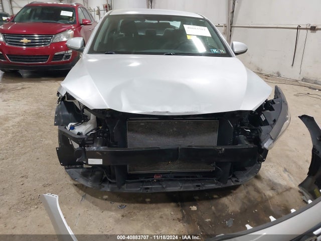 Hyundai ELANTRA SE 2018 5NPD74LF8JH260090 Image 12