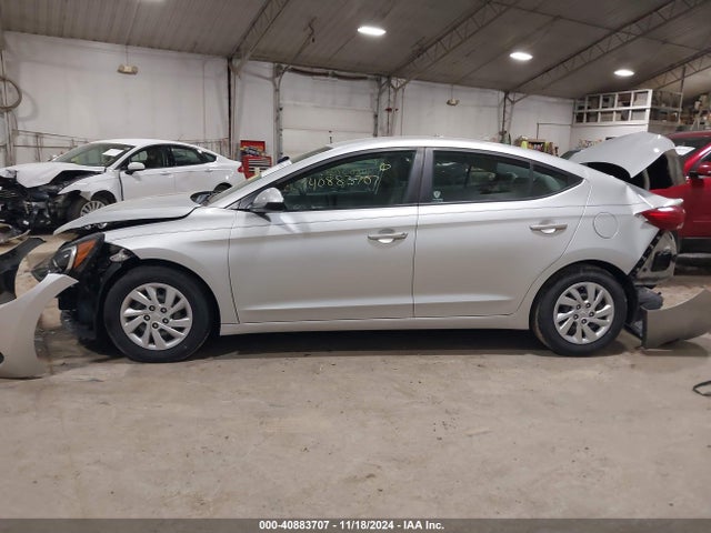 Hyundai ELANTRA SE 2018 5NPD74LF8JH260090 Image 14