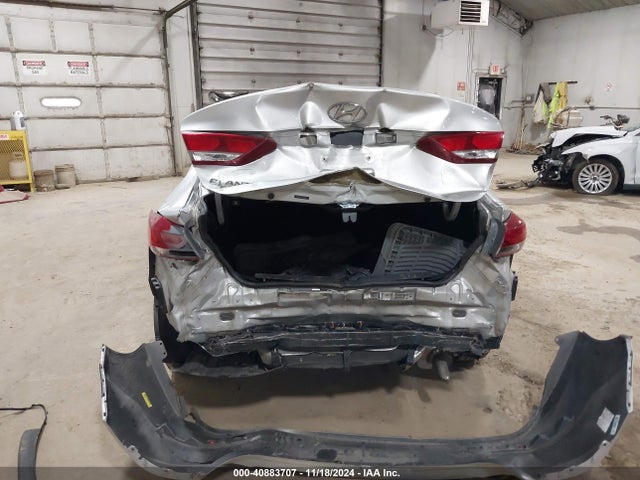 Hyundai ELANTRA SE 2018 5NPD74LF8JH260090 Image 16