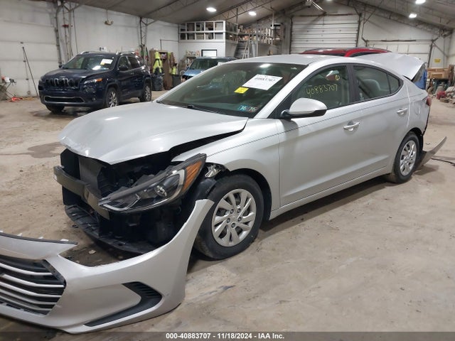 Hyundai ELANTRA SE 2018 5NPD74LF8JH260090 Image 2