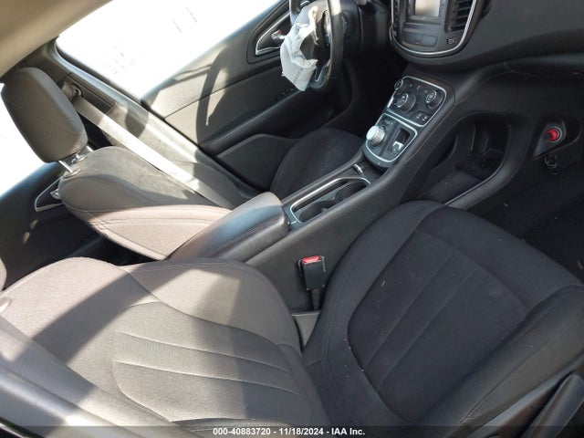 Chrysler 200 Limited 2015 1C3CCCAB0FN691102 Image 5