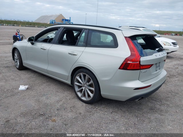 YV1102EK1L2348922 Volvo V60 T5 Momentum