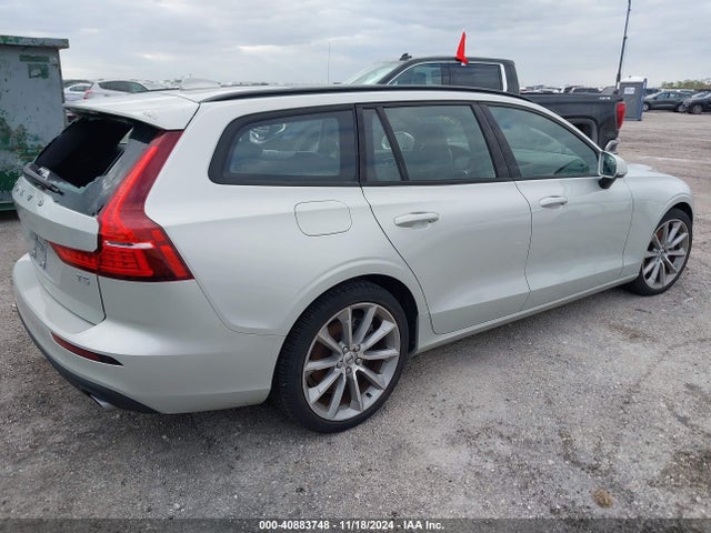 YV1102EK1L2348922 Volvo V60 T5 Momentum