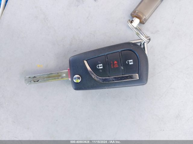 JTNKHMBX2M1097622 Toyota C-HR LE