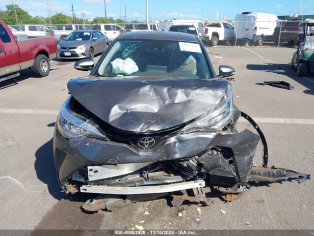 JTNKHMBX2M1097622 Toyota C-HR LE