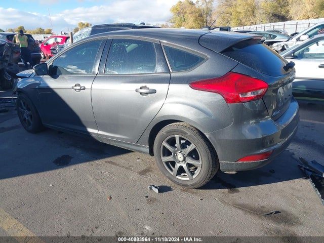 Ford FOCUS SE 2017 1FADP3K23HL231844 Image 3