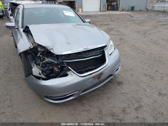 1C3CCBAB9EN238119 Chrysler 200 LX