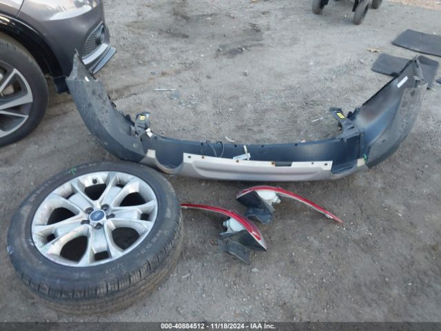 1FMCU9J9XGUB85935 Ford Escape Titanium