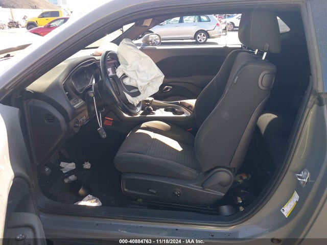 2C3CDZAG7KH670097 Dodge Challenger Sxt
