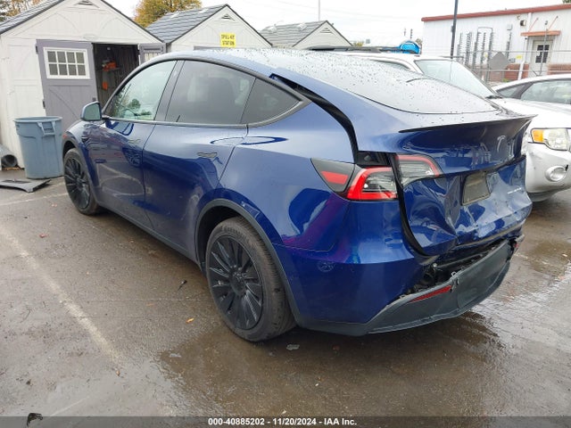 2021 TESLA MODEL Y 5YJYGDEE7MF185570 Photo 2