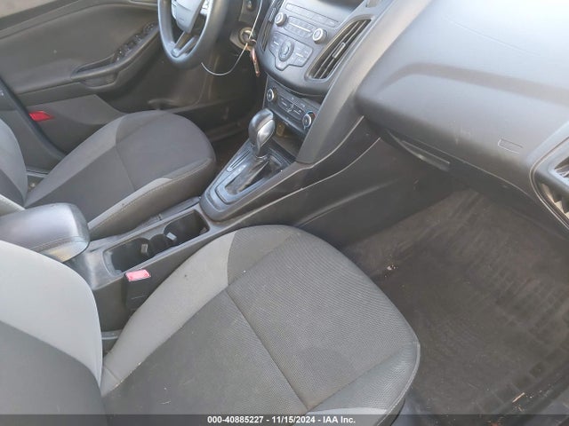 Ford FOCUS SE 2018 1FADP3K23JL315927 Image 5