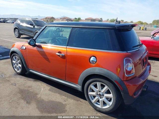 2011 MINI COOPER S WMWSV3C54BTY15173 Photo 2