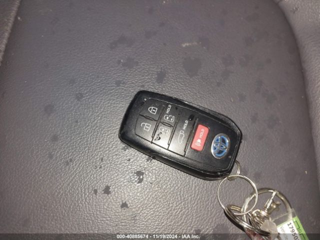 5TDDSKFC9NS072165 Toyota Sienna Xse