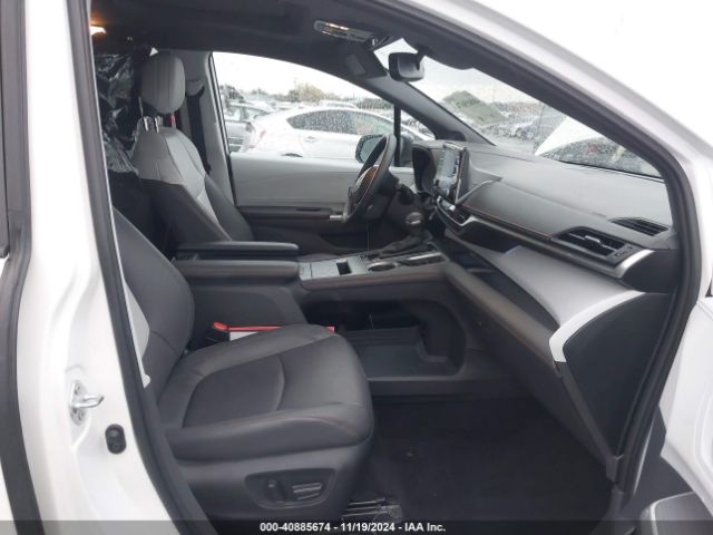5TDDSKFC9NS072165 Toyota Sienna Xse