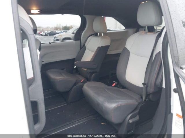 5TDDSKFC9NS072165 Toyota Sienna Xse