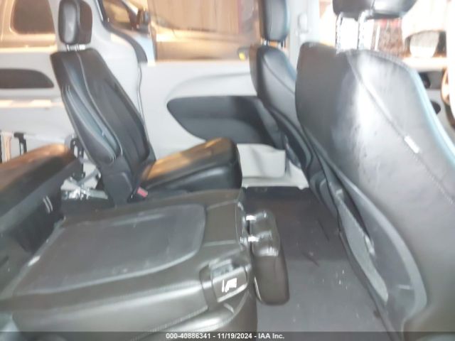 2C4RC1DG8MR538498 Chrysler Voyager Lxi