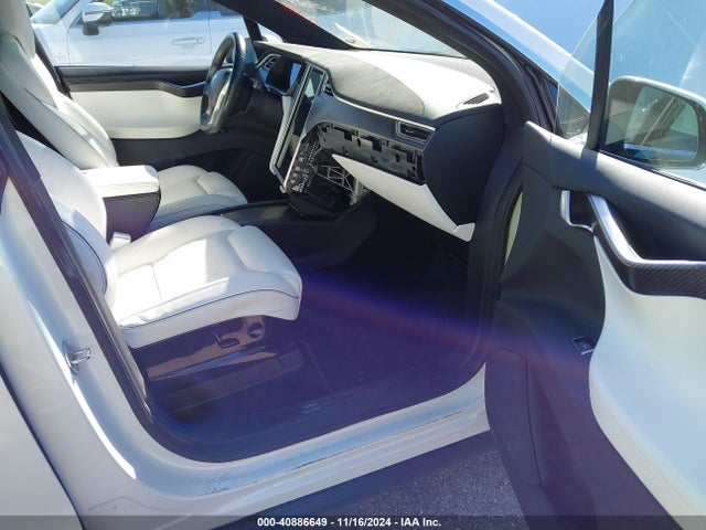 2016 TESLA MODEL X 5YJXCBE28GF021024 Photo 9
