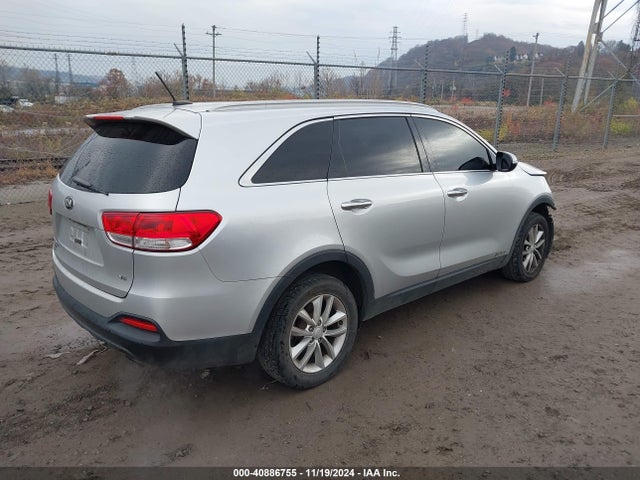 KIA Sorento Lx V6 2017 5XYPGDA56HG308002 Image 4