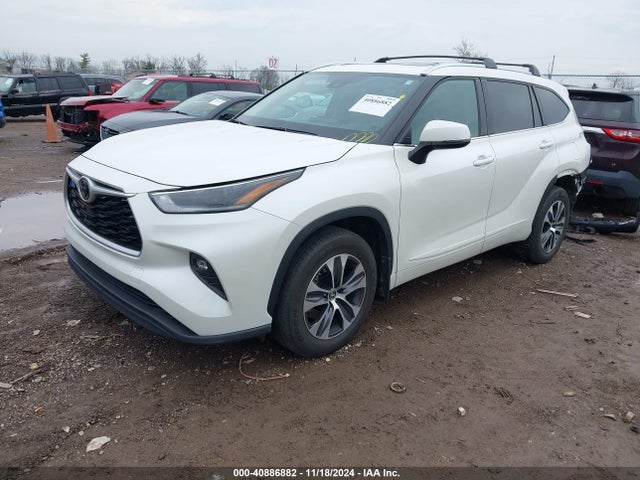 Toyota Highlander Xle 2021 5TDHZRBH8MS138517 Image 2