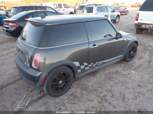 2006 MINI COOPER S WMWRE33576TL23256 Photo 3