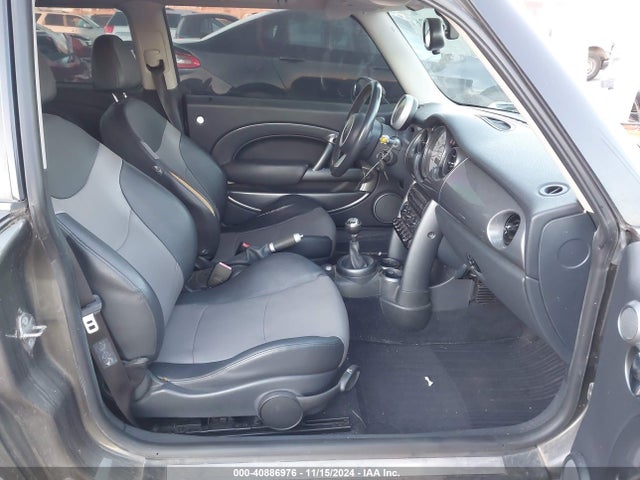 2006 MINI COOPER S WMWRE33576TL23256 Photo 4
