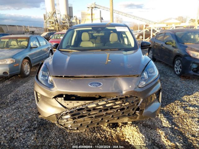1FMCU9G64NUB94334 Ford ESCAPE SE