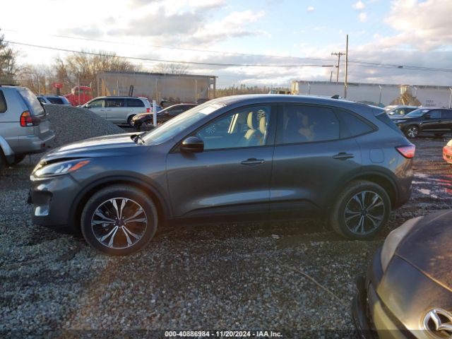 1FMCU9G64NUB94334 Ford ESCAPE SE