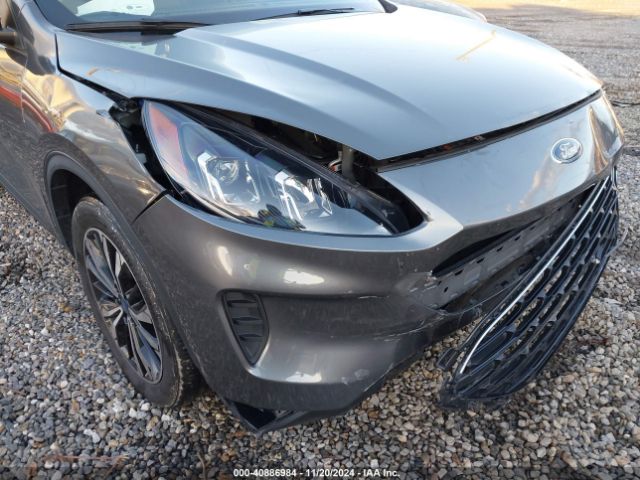 1FMCU9G64NUB94334 Ford ESCAPE SE