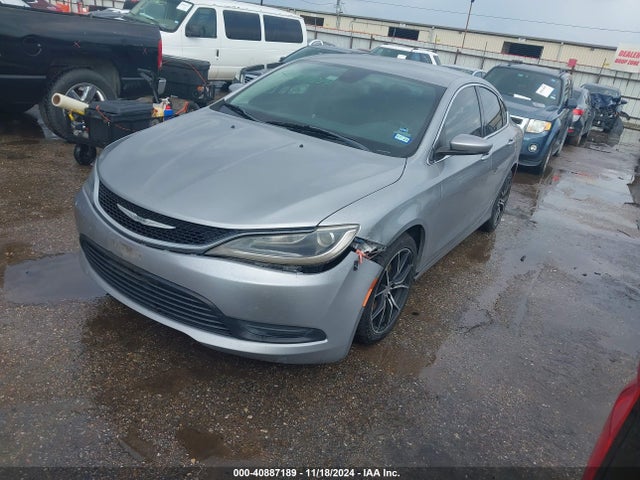 1C3CCCFB9FN560775 Chrysler 200 LX
