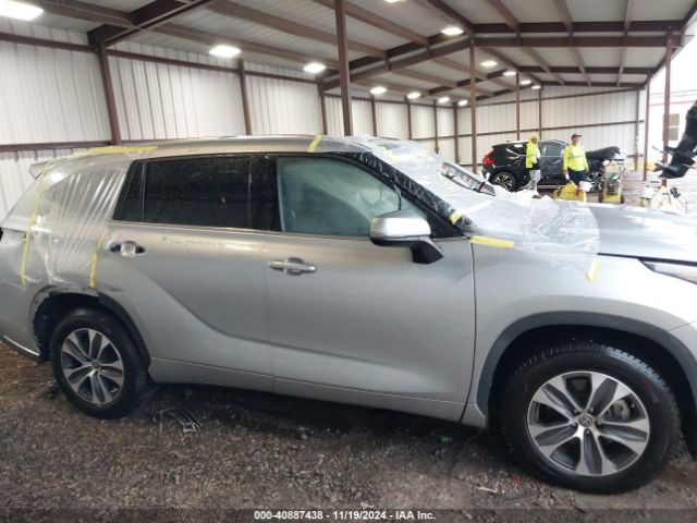 5TDGZRAH8MS054226 Toyota Highlander Xle