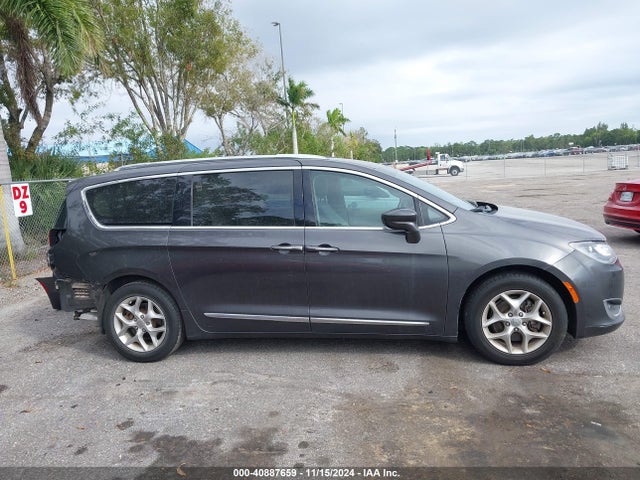 Chrysler Pacifica Touring L 2019 2C4RC1BG9KR657709 Image 13