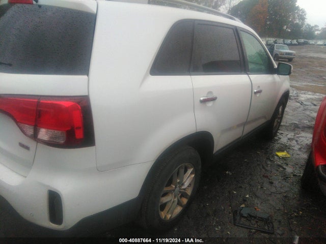KIA SORENTO LX 2015 5XYKT3A69FG603441 Image 4