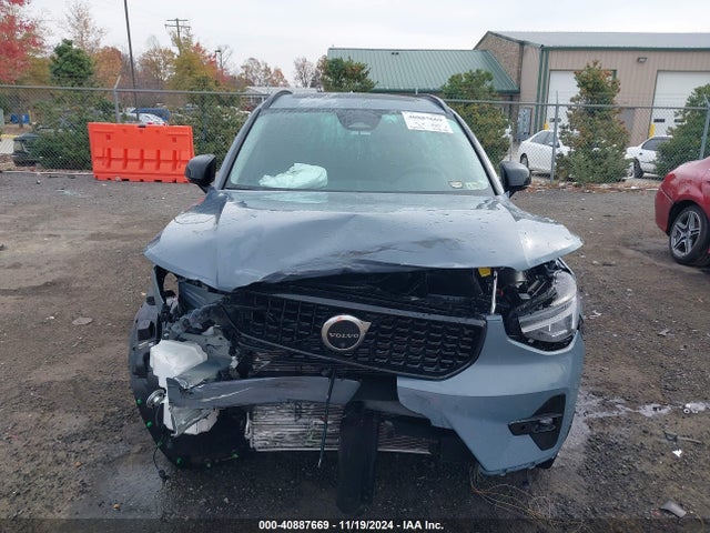 Volvo Xc40 B5 Ultimate Dark Theme 2023 YV4L12UX6P2910597 Image 13