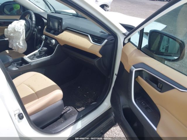 2T3H1RFV4MC154575 Toyota RAV4 LE