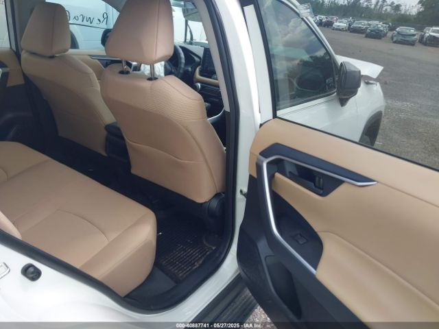 2T3H1RFV4MC154575 Toyota RAV4 LE