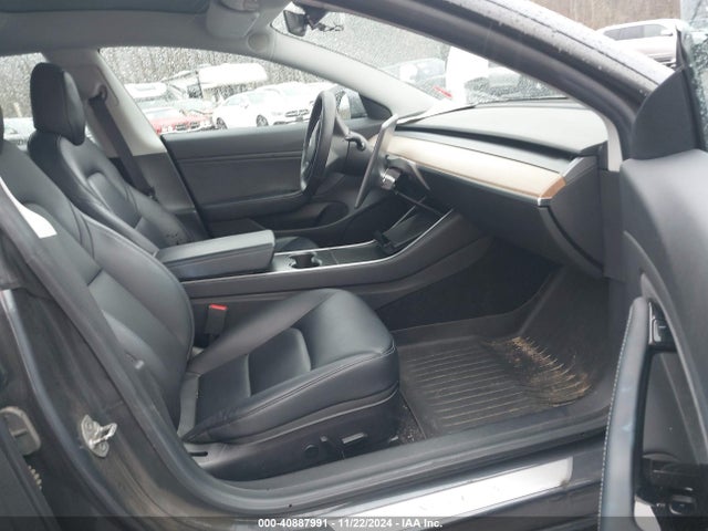 2019 TESLA MODEL 3 5YJ3E1EA7KF435432 Photo 4